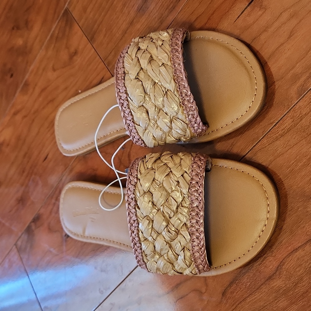 NEW Universal Thread Women's Woven Sandals